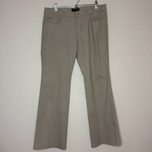 ST. JOHN Rhinestone Bedazzled Pocket Cream Boot Cut Kick Jeans